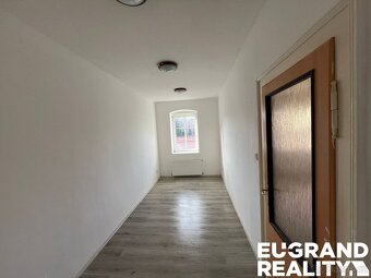 Ev.č. 05854 K pronájmu nabízíme prostorný byt ve 2. nadzemní