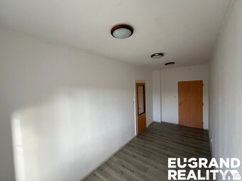 Ev.č. 05854 K pronájmu nabízíme prostorný byt ve 2. nadzemní