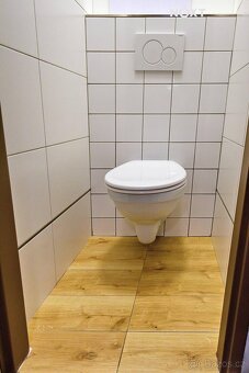 Nabízím k pronájmu světlý byt o dispozici 2+1 a výměře 56 m²