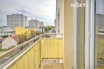 Nabízím k pronájmu světlý byt o dispozici 2+1 a výměře 56 m²