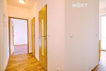 Nabízím k pronájmu světlý byt o dispozici 2+1 a výměře 56 m²