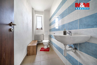 Nabízíme k prodeji dvoupodlažní nájemní dům v okrajové části