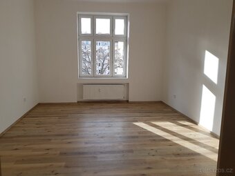 Pronájem bez RK -dlouhodobý byt 2+kk ,60m2 , 3.p. u metra Hr