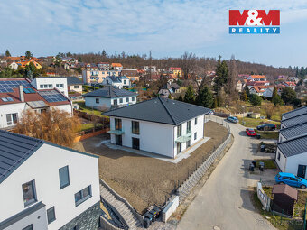 Nabízíme Vám výjimečný, prostorný byt o dispozici 4+kk a plo
