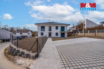 Nabízíme Vám výjimečný, prostorný byt o dispozici 4+kk a plo