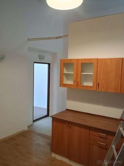 Nabízíme k pronájmu velice prostorný byt 4+1 - všechny místn