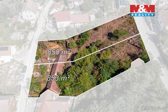 Nabízíme k prodeji pozemek o výměře 1703 m² v malebné obci C
