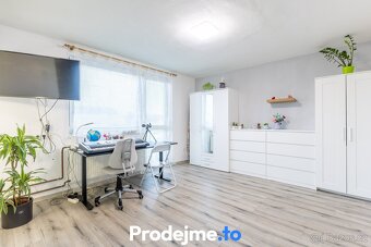 Ev.č. 100198 Světlý rodinný dům v klidné části Hevlína s mož