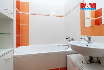 Nabízíme k prodeji slunný byt 1+1 o užitné ploše 37 m² v kli