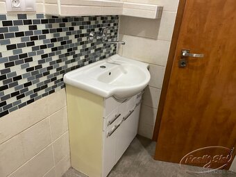 Nabízím k pronájmu prostorný byt 3+kk o velikosti 86 m² v řa