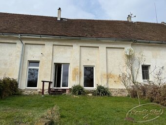 Nabízím k pronájmu prostorný byt 3+kk o velikosti 86 m² v řa