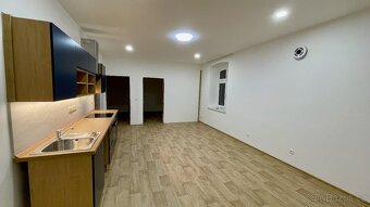 Nabízím k pronájmu krásný zrekonstruovaný byt o dispozici 3+