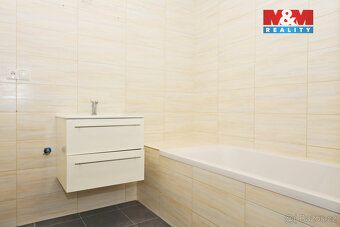 Nabízíme k pronájmu prostorný byt 2+1 o velikosti 70 m² v ro