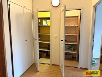 Ev.č. 5429B013 Nabízíme k pronájmu světlý byt 2+kk o výměře 