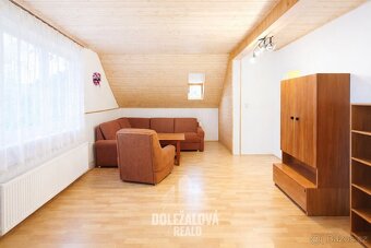 Ev.č. 00862 Pronájem zařízeného podkrovního bytu 2+1, 70 m²,