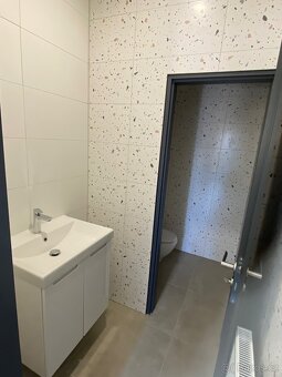 Nabízím do podnájmu plně vybavený salon určení na služby z k