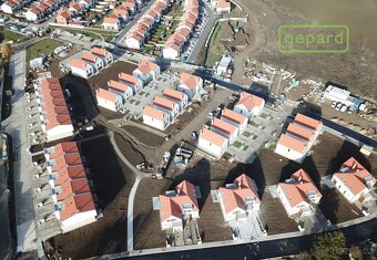 Součást rozvíjející se lokality Na Malé Růži, Drahelčice. Po