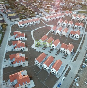 Součást rozvíjející se lokality Na Malé Růži, Drahelčice. Po