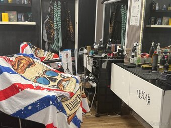 Přenechám dva plně vybavené a zavedené barber shopy –jeden v