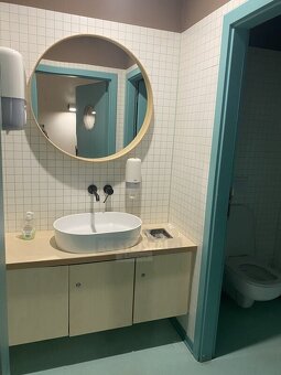 Prodej nebytových prostor v přízemí v atraktivní komerční lo