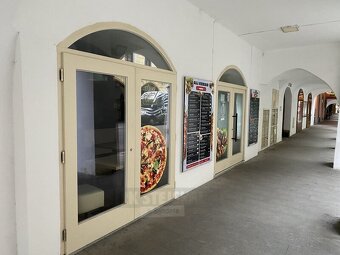 Prodej nebytových prostor v přízemí v atraktivní komerční lo