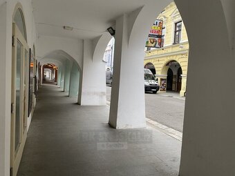Prodej nebytových prostor v přízemí v atraktivní komerční lo