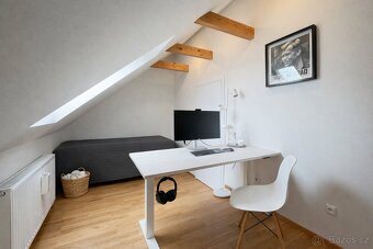 Exkluzivně nabízím k prodeji prostorný rodinný dům v obci Kl