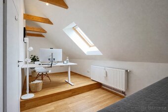 Exkluzivně nabízím k prodeji prostorný rodinný dům v obci Kl