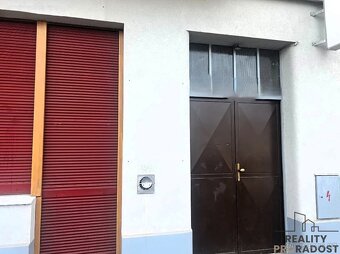 Nabízíme k pronájmu zrekonstruovaný komerční prostor o rozlo