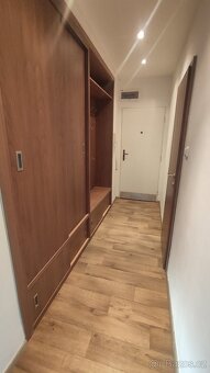 Nabízíme k dlouhodobému pronájmu byt 2+1 s balkónem v klidné
