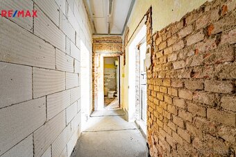 Nabízíme k prodeji rodinný dům v řadové zástavbě v docházkov