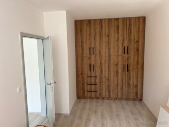 K dlouhodobému pronájmu nabízím moderní byt o dispozici 2+kk