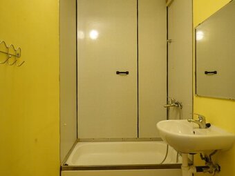 Byt o velikosti 1+KK s ložií o celkové výměře podlahové ploc