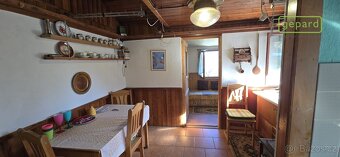 Oplocená zahrada o celkové výměře 614 m2 s podsklepenou dřev