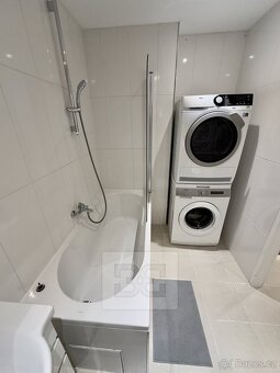 Ev.č. N08910 Nabízíme k pronájmu světlý a perfektně řešený b