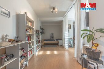 Nabízíme k prodeji prostorný cihlový rodinný dům 4+1 v klidn