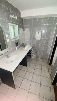 Nabízíme k prodeji Hotel Ebeka, který leží uprostřed malebné