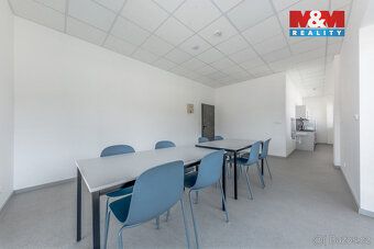 Nabízíme k pronájmu reprezentativní kancelářské prostory o r