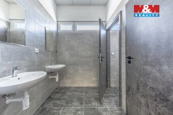 Nabízíme k pronájmu reprezentativní kancelářské prostory o r