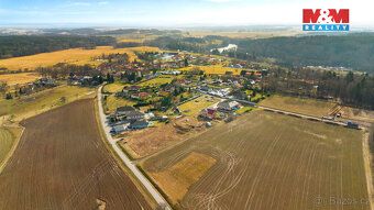 Nabízíme k prodeji pozemek k bydlení o rozloze 1887 m² v mal
