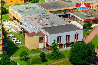 Nabízím Vám ke koupi obchodní objekt v centru sídliště v Čes