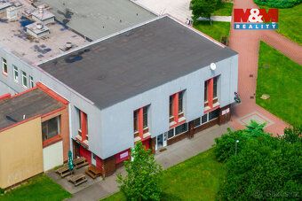 Nabízím Vám ke koupi obchodní objekt v centru sídliště v Čes