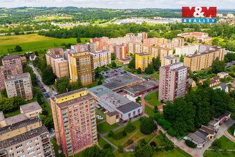 Nabízím Vám ke koupi obchodní objekt v centru sídliště v Čes