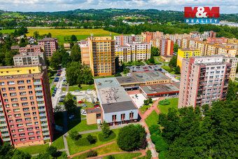 Nabízím Vám ke koupi obchodní objekt v centru sídliště v Čes