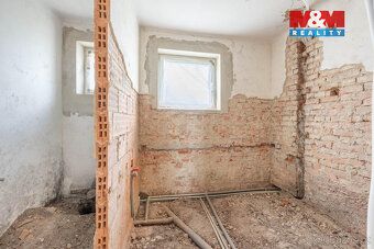 Nabízíme k prodeji samostatně stojící rodinný dům, nacházejí