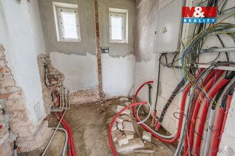 Nabízíme k prodeji samostatně stojící rodinný dům, nacházejí