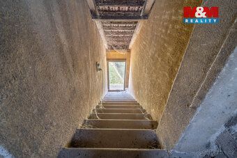 Nabízíme k prodeji samostatně stojící rodinný dům, nacházejí