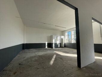 Nabízíme dlouhodobý pronájem skladu či VELKÉ GARÁŽE č. 13 o 