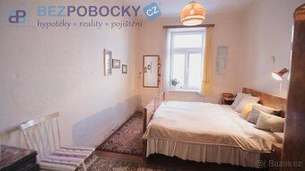 Nabízíme k prodeji řadový rodinný dům se zahradou a se samos