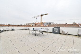 Nabízíme k podnájmu moderní byt o dispozici 1+kk s balkonem,